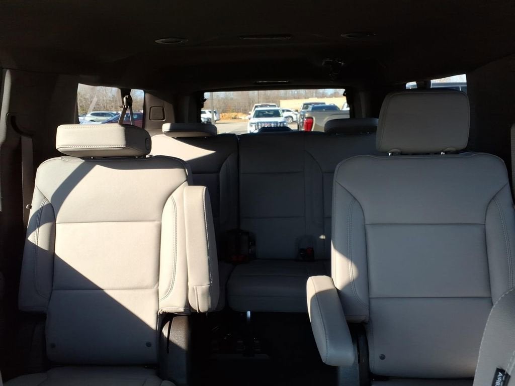 2025 Chevrolet Suburban LT