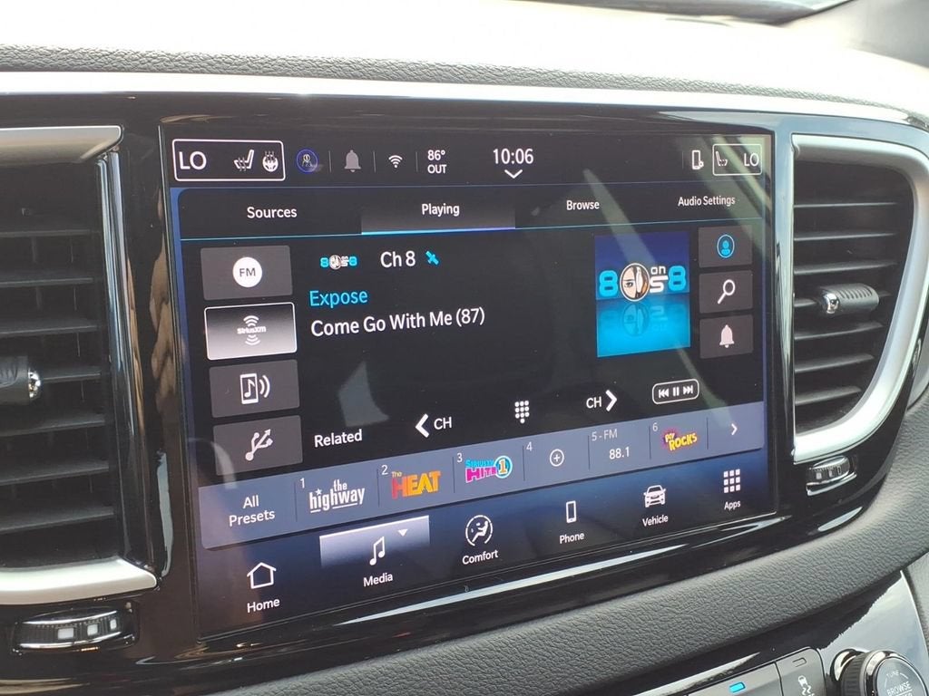 2025 Chrysler Pacifica Select