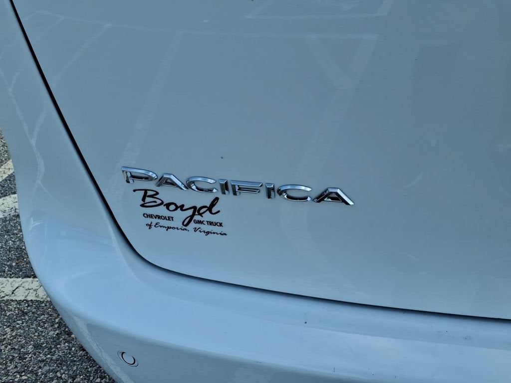 2025 Chrysler Pacifica Select