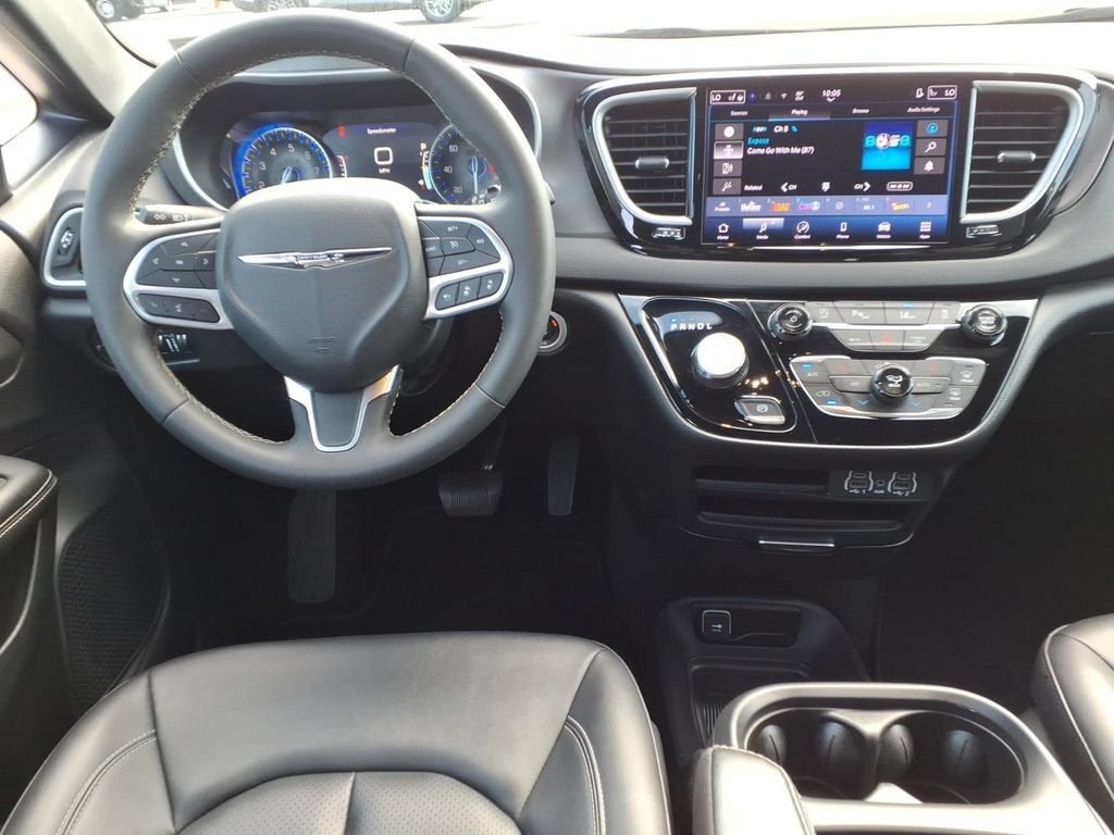 2025 Chrysler Pacifica Select