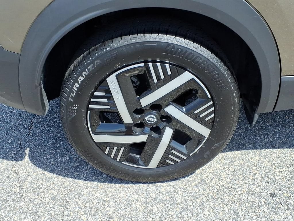 2025 Nissan Kicks SV